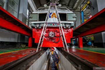 Persiapan lokomotif untuk angkutan lebaran di Madiun