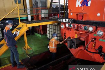Perawatan lokomotif dan gerbong kereta jelang arus mudik Lebaran 2026