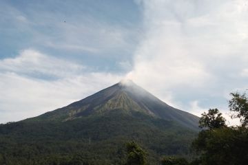 ESDM: Hingga Februari terjadi 790 gempa embusan Gunung Karangetang