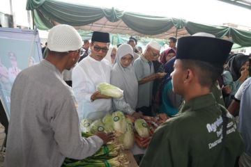 Pemkab Bandung menyediakan 2.500 paket pangan murah di Tegalluar
