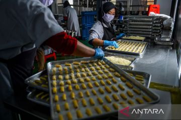 Persiapan Lebaran 2026: pabrik J&C Cookies Bandung tingkatkan produksi, siap kirim ribuan toples ke seluruh kota!