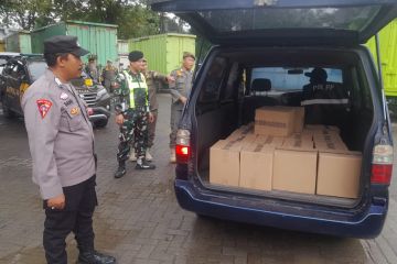 Satpol PP DKI sita 300 botol minol ilegal