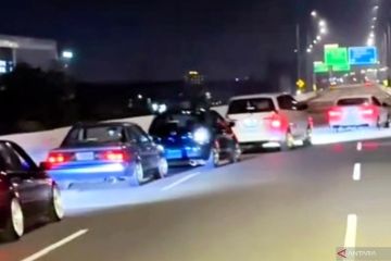 Polisi tegur pengemudi mobil yang atraksi di Tol Becakayu
