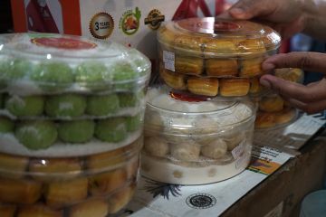 Produksi kue kering untuk Lebaran di Bandarlampung