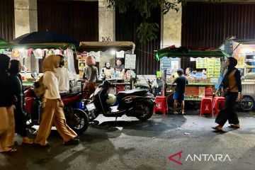 Menjajal kuliner UMKM untuk berbuka puasa di Tunjungan
