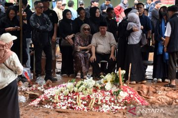 Simak lagi warta soal pemakaman Vidi Aldiano, penjualan mobil BYD
