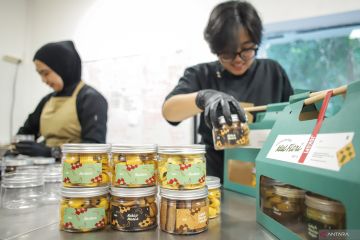 Kenaikan harga bahan baku kue kering