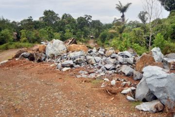 Tambang andesit rawan bencana di Padang Pariaman