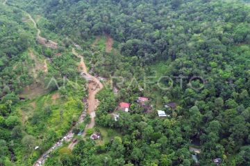 Tambang andesit rawan bencana di Padang Pariaman
