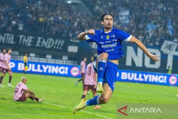 Persib Bandung menggila di GBLA! gilas Persik Kediri 3-0, Maung Bandung makin kokoh di puncak