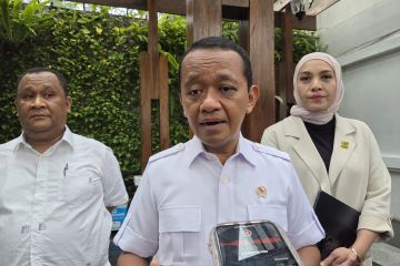 Bahlil imbau tak perlu "panic buying" meskipun harga minyak dunia naik