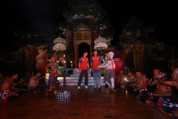 Disambut tari kecak, pebalap Honda di MotoGP lanjut Kopdar bareng bikers Bali