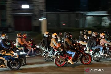 Arus kendaraan di Pantura Cirebon semakin padat pada Selasa malam