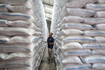 Stok beras dan minyak goreng Bulog Kediri