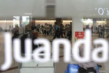 Arus mudik H-3 di Bandara Juanda