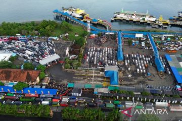 ASDP Ketapang operasikan 40 kapal feri urai antrean di Gilimanuk