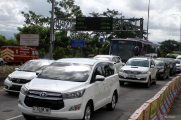 Pemantauan arus mudik di pintu keluar Tol Malang-Pandaan