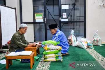 Distribusi Zakat Fitrah di Bandung