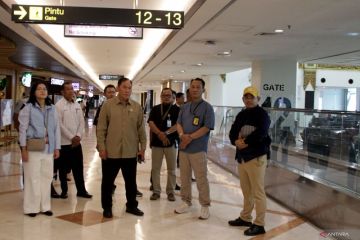 Bambang Haryo Soekartono tinjau persiapan fasilitas Bandara Juanda