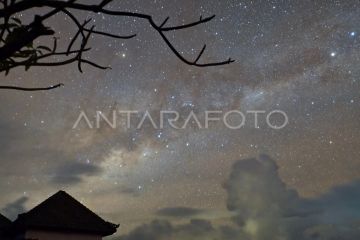 Galaksi Bima Sakti nampak di langit Bali saat Nyepi