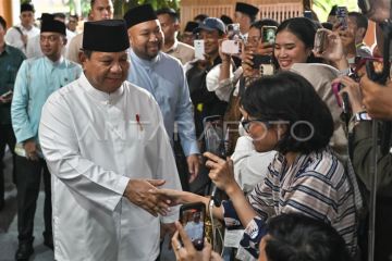 FOTO - Presiden Prabowo temui warga dalam Open House Lebaran