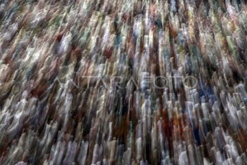 Shalat Idul Fitri di Stadion Pakansari Bogor