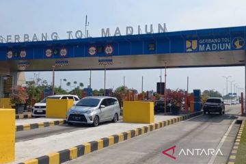 Lalu lintas keluar GT Madiun pada H2 Lebaran 2026 masih tinggi