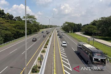 Jumlah kendaraan melintas Tol Cipali arah Jakarta melonjak Senin pagi