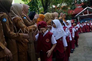 FOTO - Hari pertama masuk sekolah di Makassar