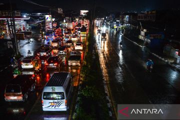 Puncak arus balik gelombang kedua di CIleunyi