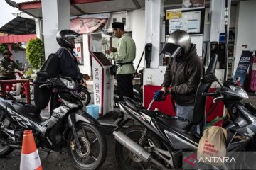 Pengamat nilai penundaan kenaikan harga BBM sebagai langkah matang