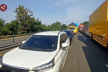 Ruas tol Serang-Merak macet panjang imbas kecelakaan di KM 76