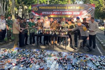Polres Malang musnahkan 1.659 botol miras hasil Operasi Pekat Semeru