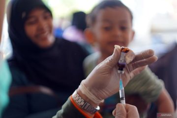 Vaksinasi wabah campak di Tulungagung