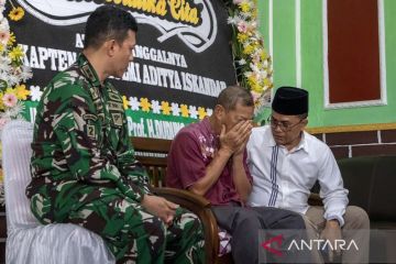 Suasana rumah duka alm Kapten Inf Zulmi Aditya Iskandar