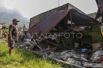 Rumah rusak terdampak gempa di Sulawesi Utara