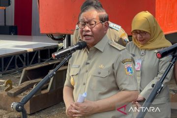 Pramono minta warga tak panik terkait kenaikan harga bahan makanan