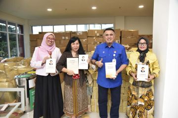 Untad terima 3.048 buku dari Tiongkok perkuat referensi akademik