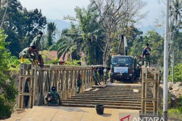 TNI AD bangun jembatan di lokasi bencana Sumbar