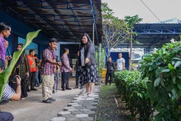 RSBP Batam menuju green hospital olah limbah medis jadi paving block