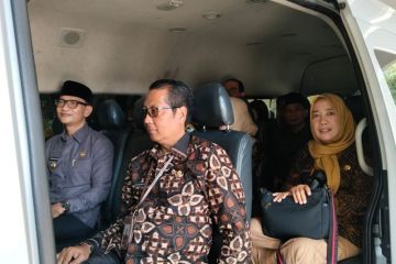 Pejabat hingga Wali Kota Mataram pakai bus ke DPRD komitmen efisiensi