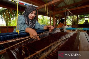 FOTO - Produksi tenun songket tradisional khas Aceh