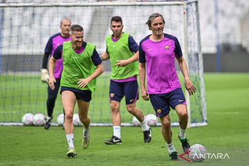 Latihan menjelang pertandingan legenda Barcelona