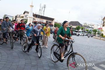 "Kartini" Bersepeda di Yogyakarta