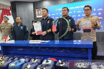Polisi tangkap tiga tersangkapenyalahgunaan BBM bersubsidi di Kota Malang