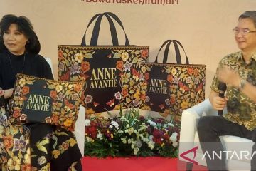Desainer Anne Avantie luncurkan tas belanja ramah lingkungan