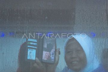 Jamaah calon haji tiba di Asrama Haji Palembang