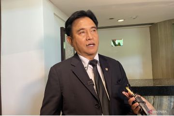 Yusril: Akademisi bebas mengkritik pemerintah