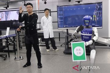 Gerak maju robot humanoid China