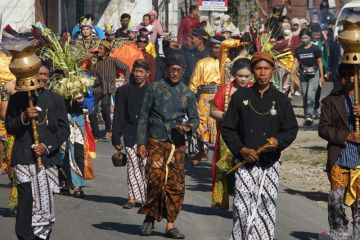 Tradisi ulur-ulur Telaga Buret Tulungagung